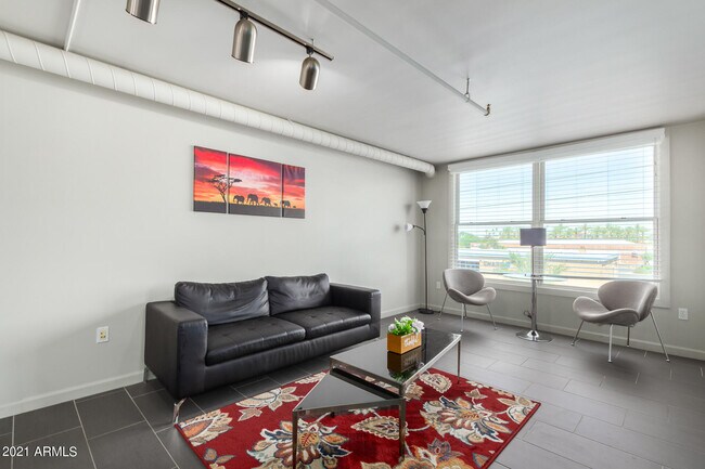 Foto del edificio - 535 Thomas Rd