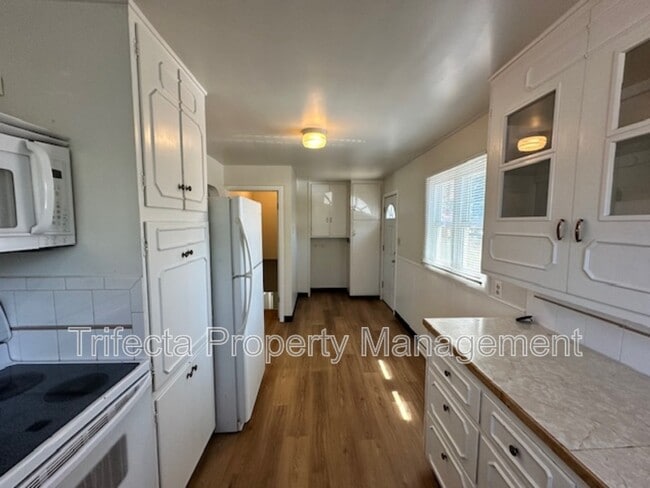 Building Photo - 622 Miller Dr