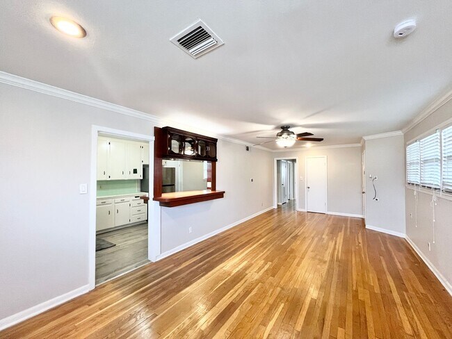 Foto del edificio - 4901 Rector Ave