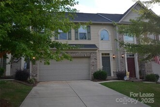 Building Photo - 1606 Fleetwood Dr