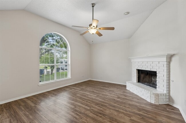 Building Photo - 2345 Park Vista Dr