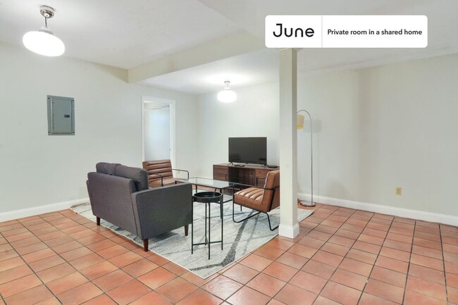 Foto del edificio - Room in Shared 5 bed/3 bath home