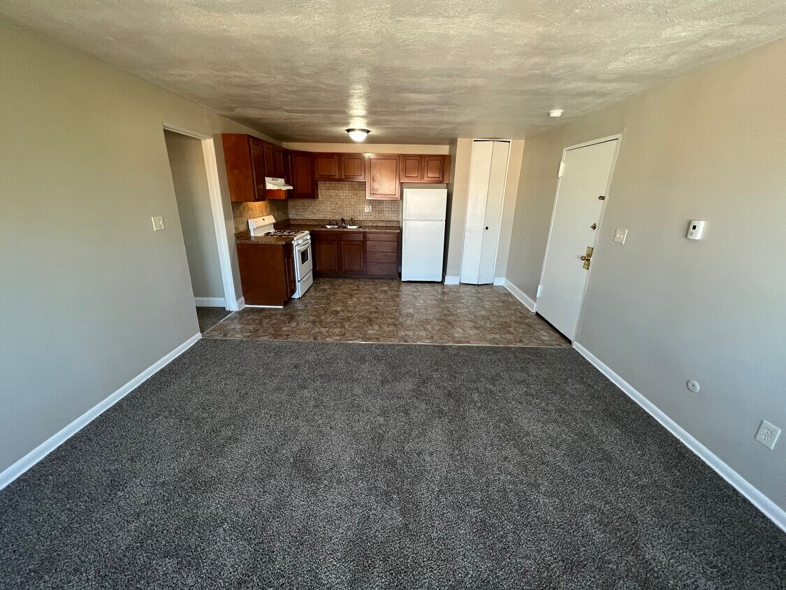 Primary Photo - Pineview Apartments