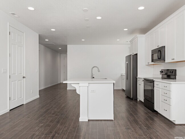 Building Photo - 2103 Wallflower Dr