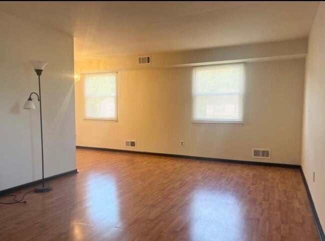 Foto del edificio - 612 Country Ln