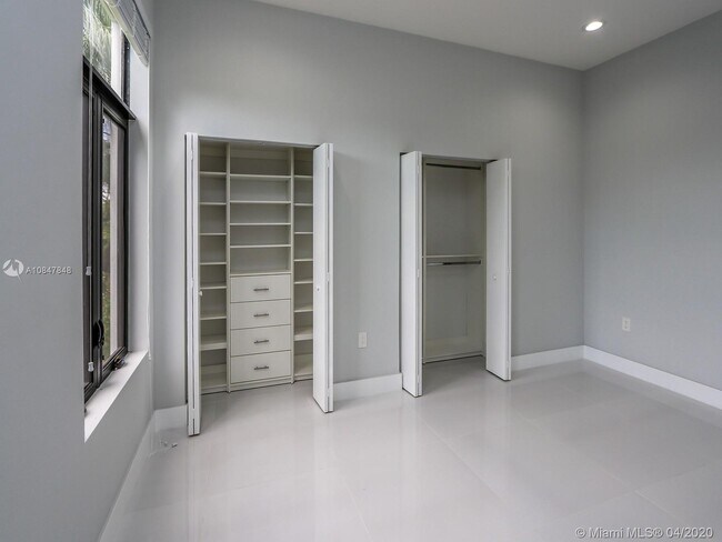 Foto del edificio - 5126 SW 57th Ave