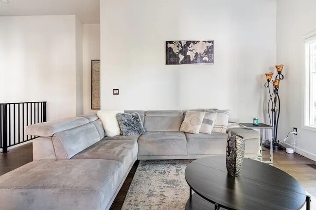 Building Photo - 16908 River Rock Dr