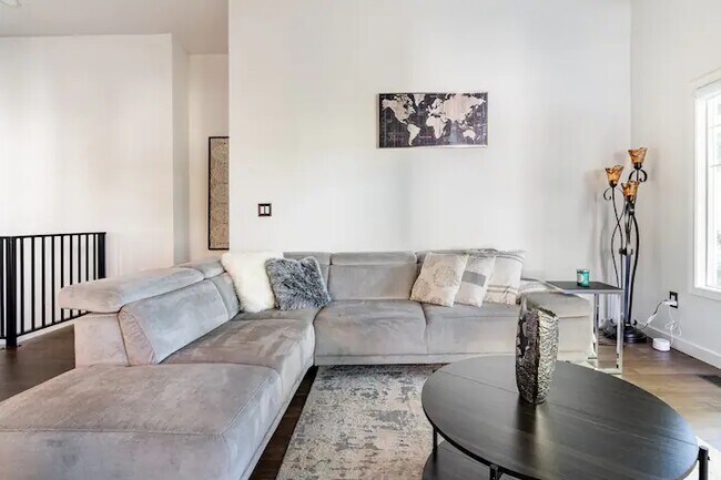 Foto del edificio - 16908 River Rock Dr
