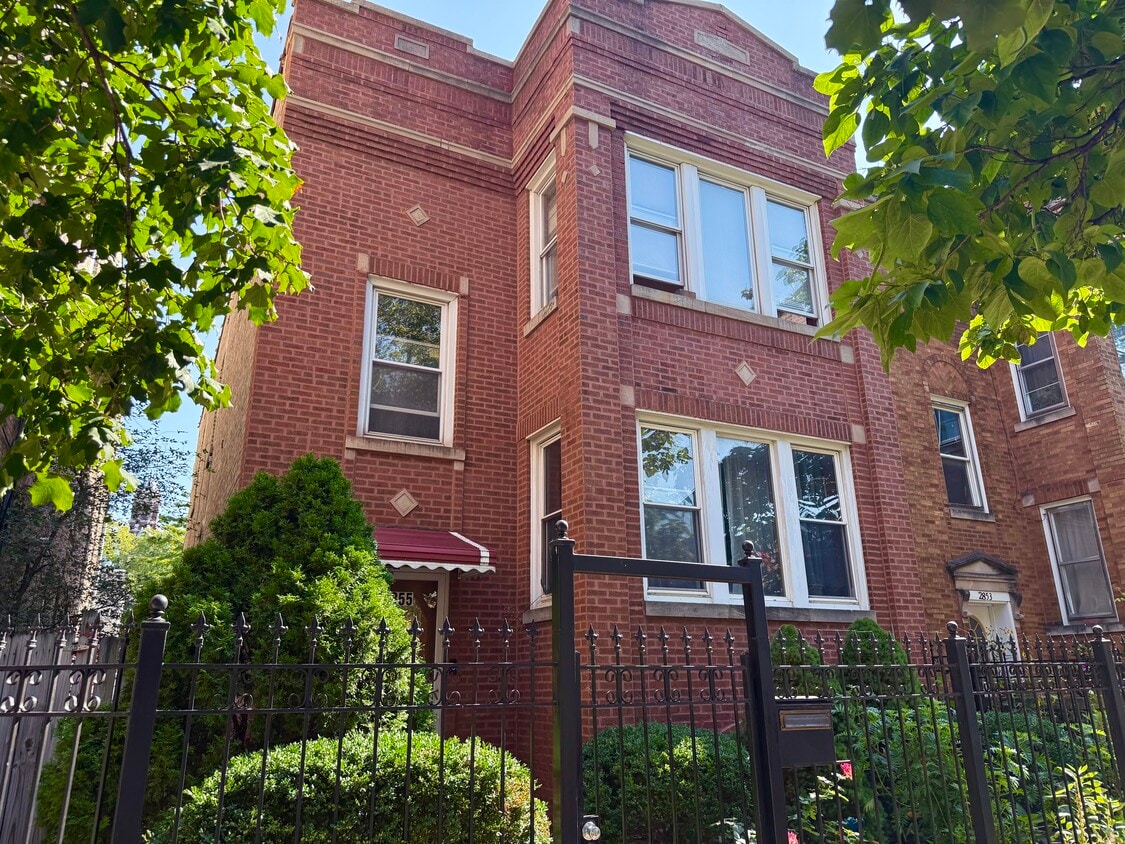Foto principal - 2855 N Ridgeway Ave