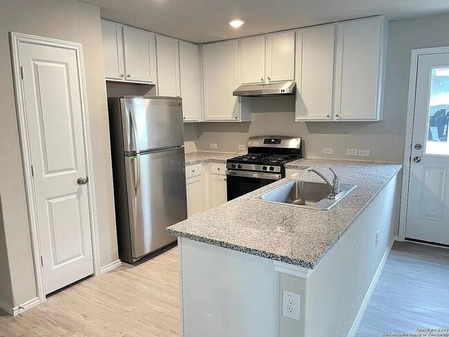 Building Photo - 10547 Varmus Dr