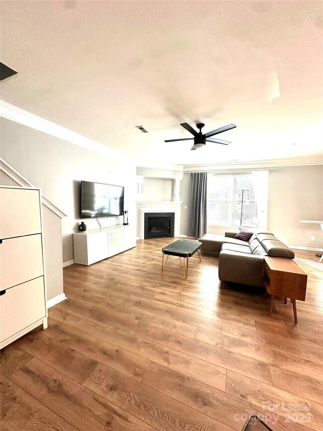 Foto del edificio - 16732 Prairie Falcon Ln