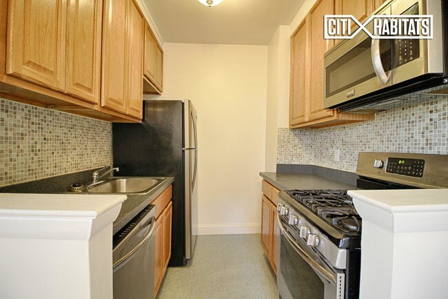 Building Photo - 10230 Queens Blvd