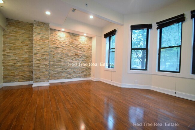 Foto del edificio - 1203 Beacon St