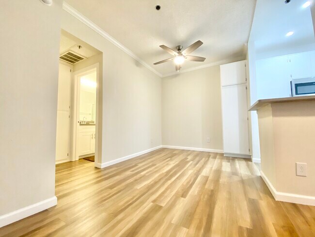 Foto del edificio - 1327 N Sierra Bonita Ave