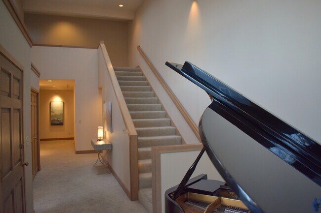 Foto del edificio - Furnished Executive Home in Mid-Town Bend