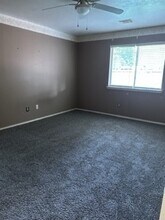 Building Photo - 822 Willow W Dr