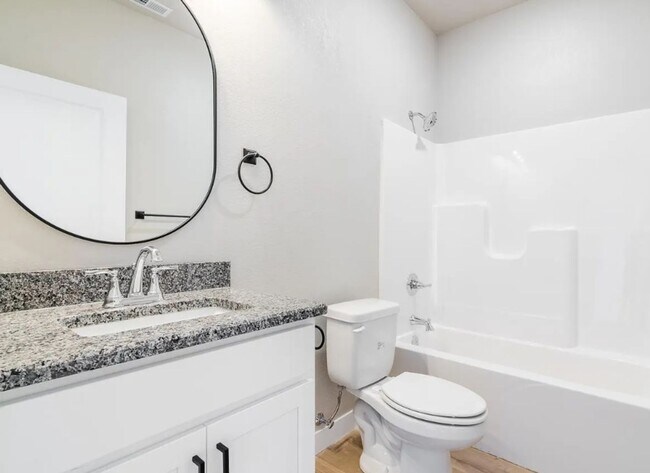Foto del edificio - Modern Townhome in Beautiful Colbert Hills Golf Course Area