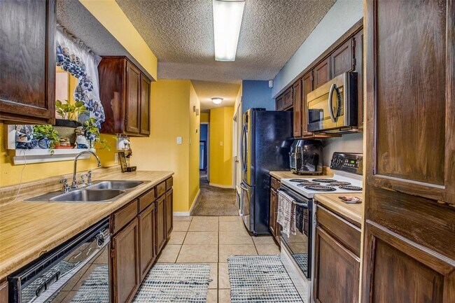 Foto del edificio - 3310 Green Ridge St