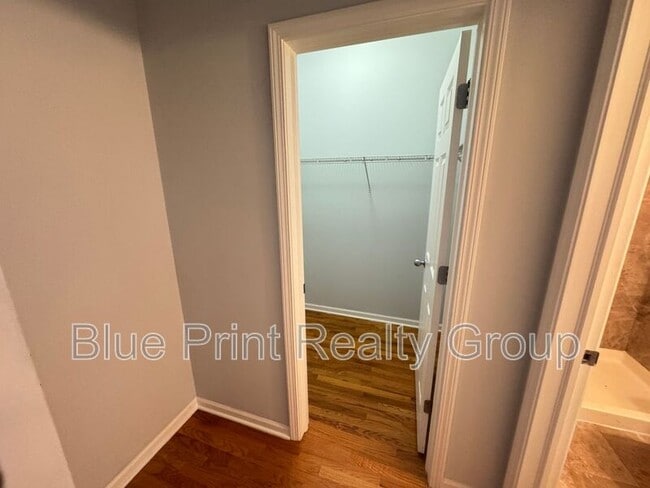 Building Photo - 5219 S Michigan Ave