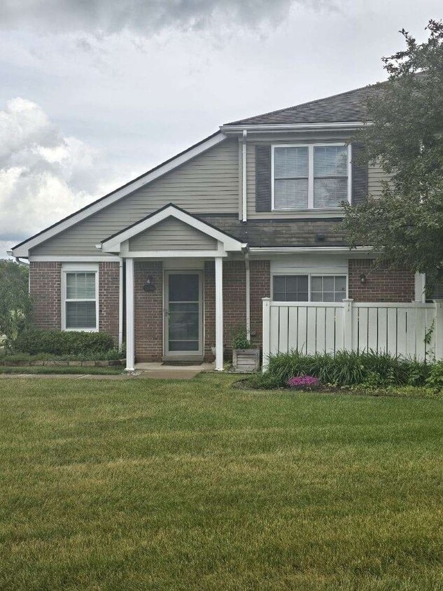 Primary Photo - 3 BEDROOM 3 BATHROOM CONDO IN BELLEVILLE A...