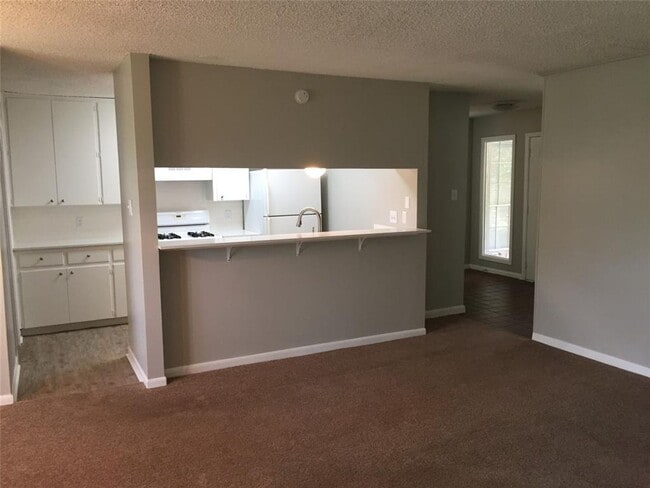 Building Photo - 1910 Westridge Dr