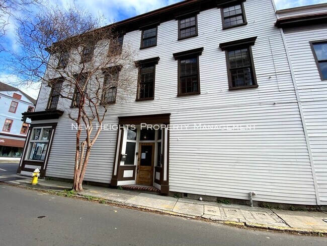 Building Photo - 103 Broad St
