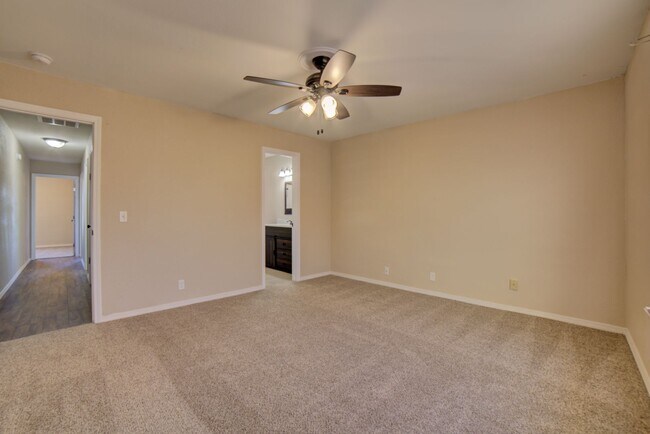 Foto del edificio - 8041-8041 S 79th E Ave
