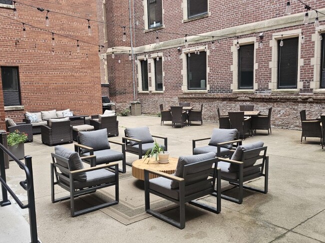 Building Photo - Dahlman Flats Apartments