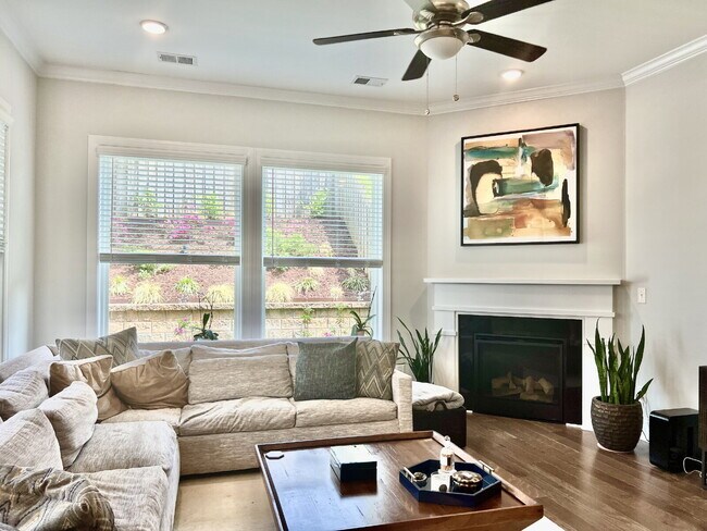 Foto del edificio - LUXURY TOWNHOME near Southend