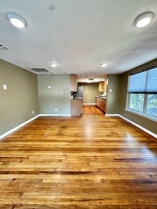 Building Photo - COMING OCTOBER 2025 - Spacious 1-Bedroom A...