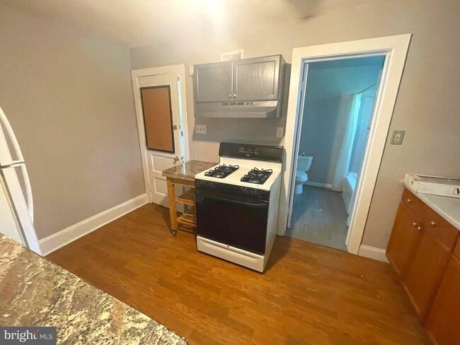 Building Photo - 622 W Bridge St