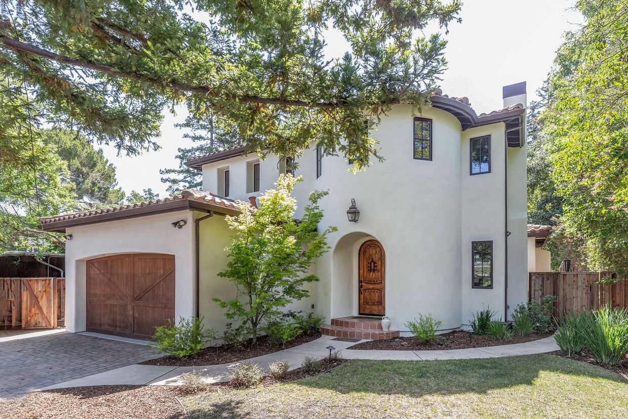 Primary Photo - Elegant Mediterranean Home in Prime Menlo ...