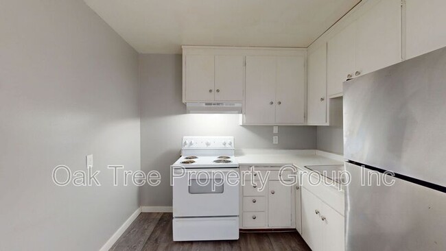 Foto del edificio - 1648 Russell St