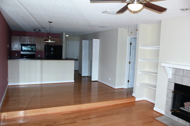 Building Photo - 17919 Kings Point Dr