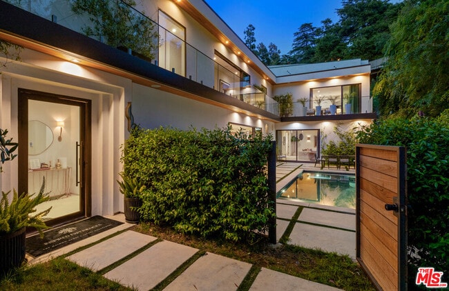 Building Photo - 1884 Laurel Canyon Rd
