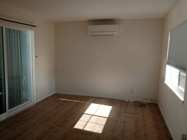 Building Photo - Remodeled 2 Bedroom 1 Bath