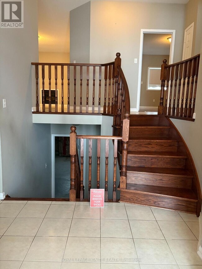 Building Photo - 18 Red Pine Crescent