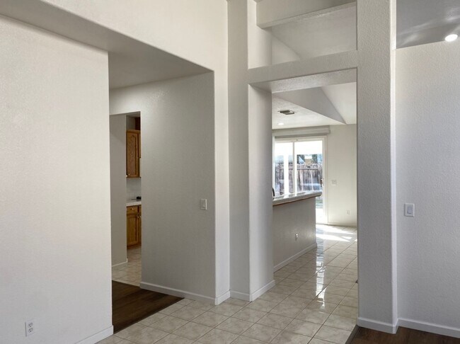 Foto del edificio - 6 bedroom in Manteca!