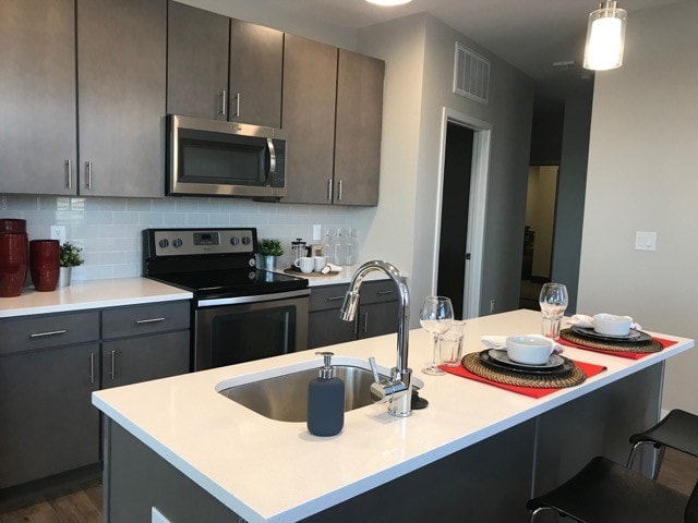 2HAB, 2BA - 970 ft² - 2525 Eliot Street Apartments