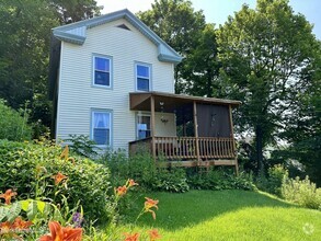 Building Photo - 16 Briggs Ave
