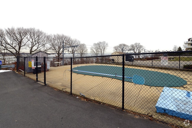 Pool - Harborview Apartment Community