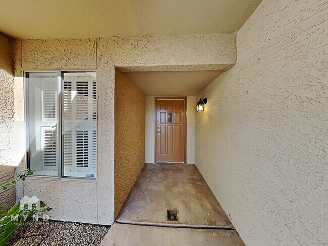 Building Photo - 8176 E Del Cuarzo Dr