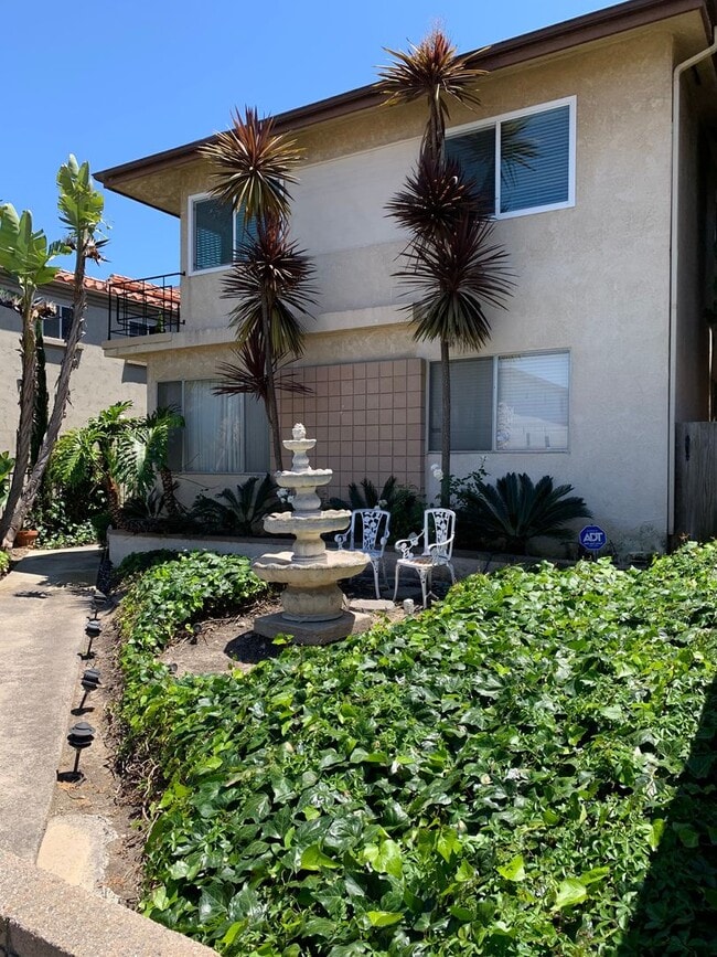 Building Photo - 437