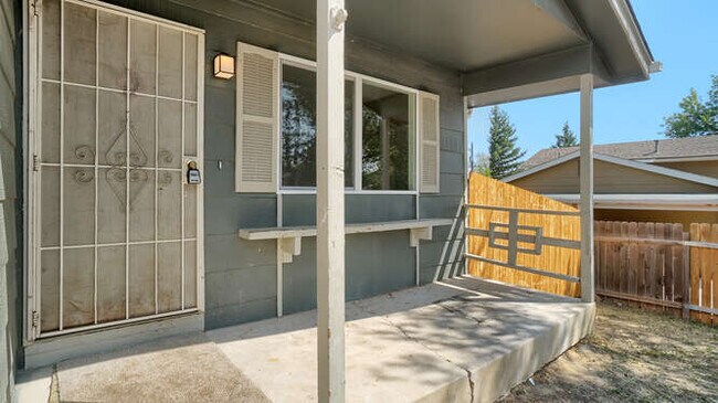 Foto del edificio - 2235 Whitewood Dr