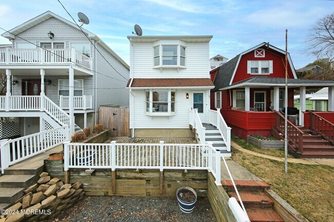 Building Photo - 67 S Bay Ave