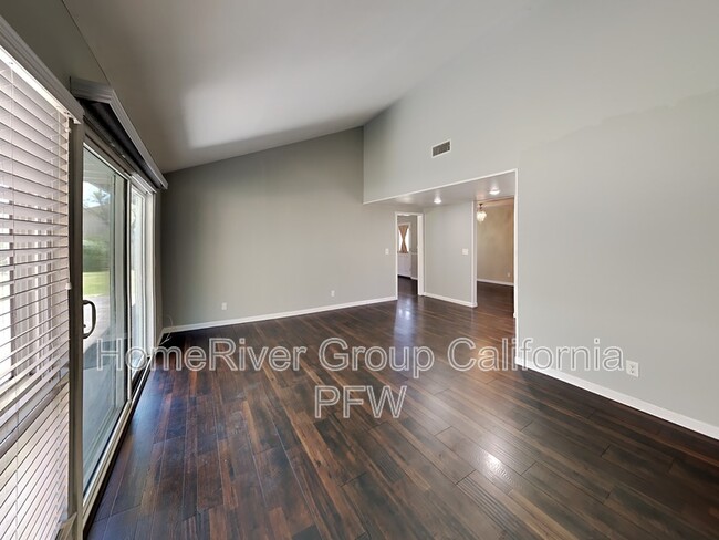 Building Photo - 2862 Hillman St