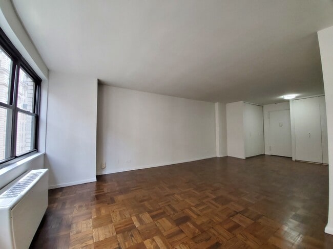 Building Photo - 96 Fifth Avenue
