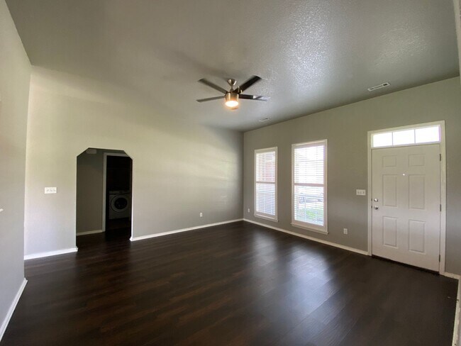 Foto del edificio - Beautiful Home In The Heart of Farmington,...