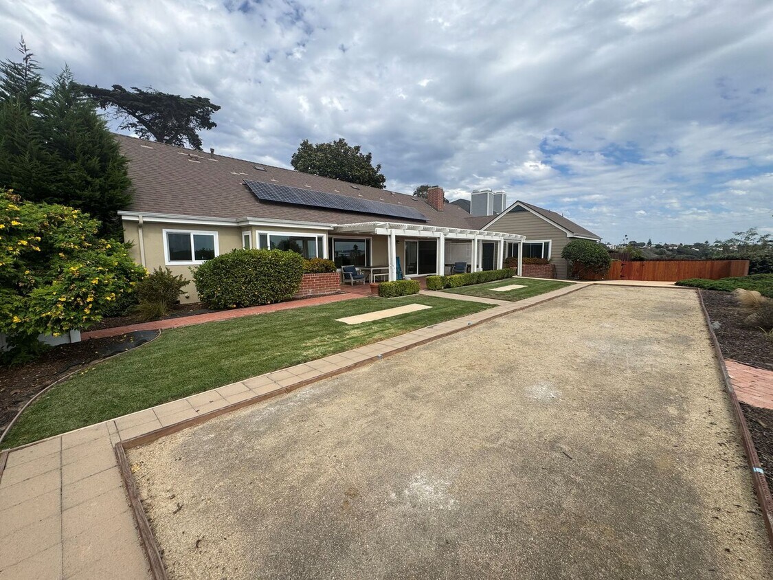 Foto principal - Gorgeous Hillside Ventura Home with Ocean ...