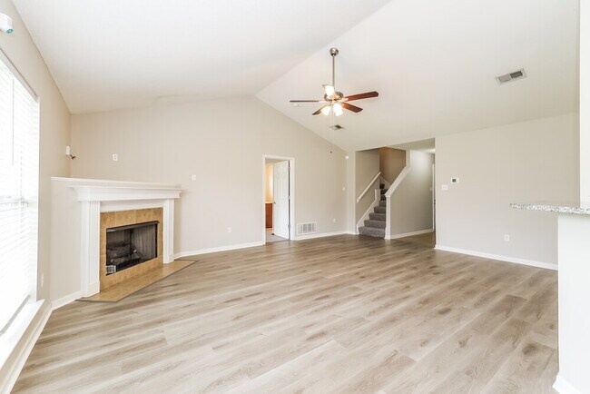 Building Photo - 2693 Rutherford Dr